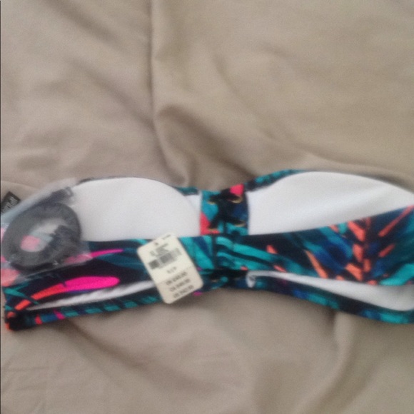 *SOLD NWT VS Pink bikini top - Picture 3 of 5